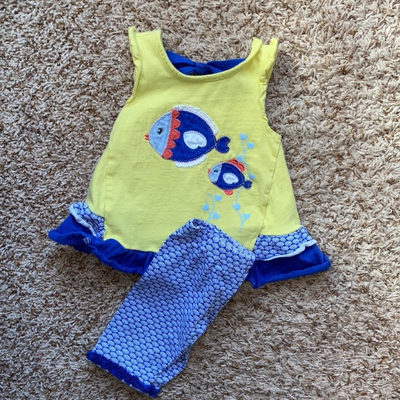 12M girls fish and seashell matching tank top and Capri leggings.